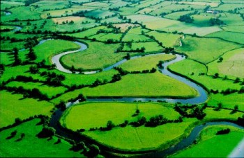 Floodplain with scattered and isolated farms, land traditionally used as meadow, with drainage dykes and ditches in some areas, and with some ridge and furrow possibly indicating areas of open field cultivation during the medieval and early post-medieval periods.