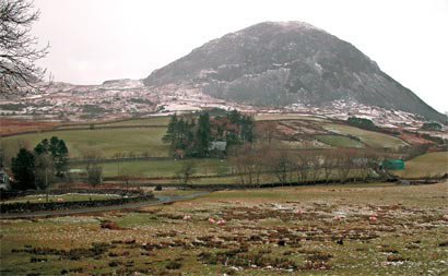 An area bounded to the south-east by the Afon Teigl, which includes the enclosures on the lower slopes of Manod Mawr down to the better agricultural land around Pengwern, this is one of only three or four areas within the study whose dominant characteristic is agricultural (see also 24, 26 and 27). It lies to the south and south-east of Blaenau Ffestiniog and defines the outer edge of the study.