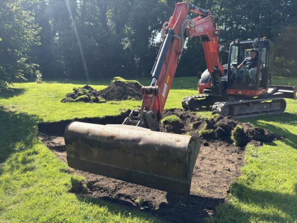 Machine opening trench